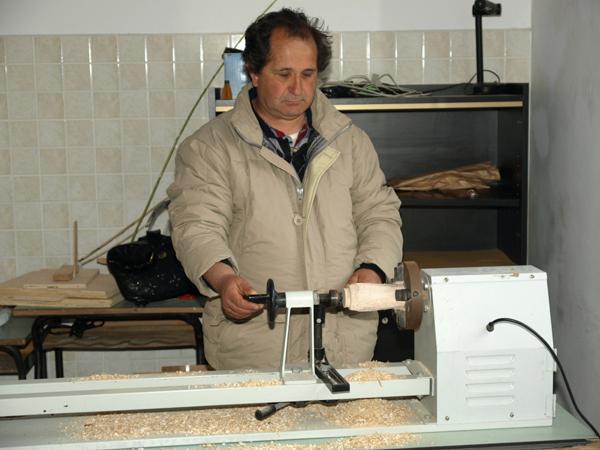 fase di lavorazione di uno strumento.jpg